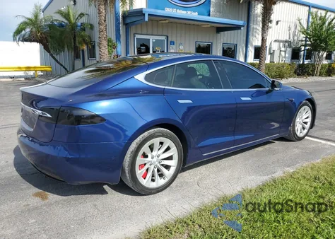 2017 Tesla Model S z USA, uszkodzony, nr VIN 5YJSA1E16HF203050
